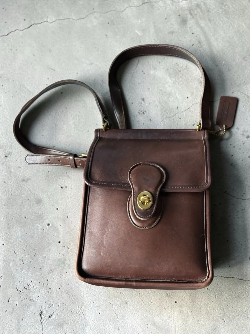 Coach Vintage Classic 92-93 Murphy Bag in Brown leather w/turnlock brass closure